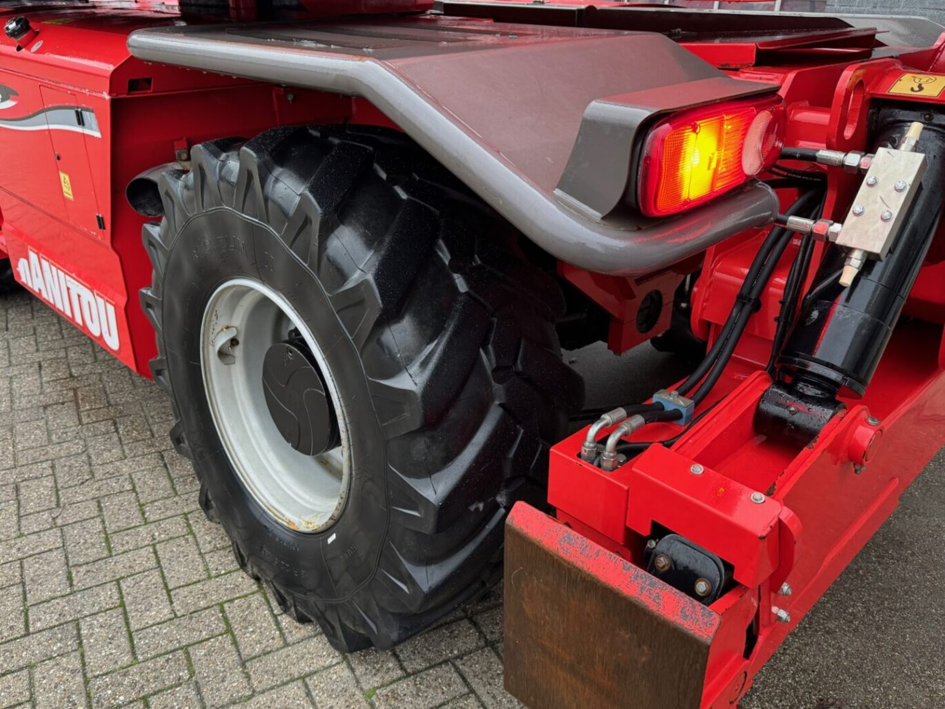 3091577F FE6D 427C 880E 9A5819576655